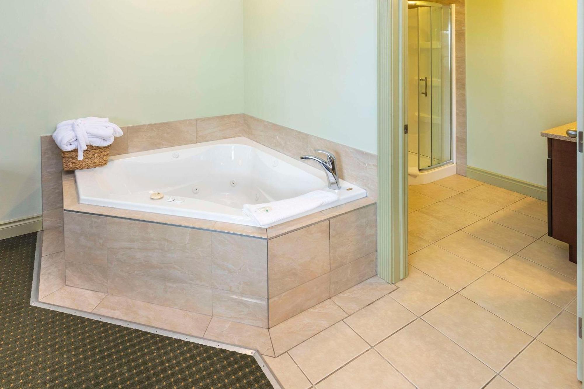 Quality Inn & Suites Whitecourt Luaran gambar